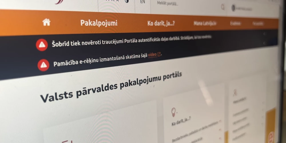 Portāls "Latvija.lv" norāda, ka "šobrīd novēroti traucējumi portāla autentificētās daļas darbībā un speciālisti strādā, lai tos novērstu. 