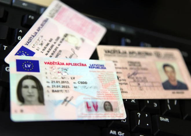 Vismaz divu gadu pārbaudes laiks ar stingrākiem noteikumiem un sodiem: ES apstiprina digitālo autovadītāja apliecību izveidi