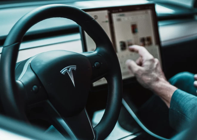 В Литве люди отказываются от заказанных автомобилей Tesla - дилеры получают угрозы и хейт