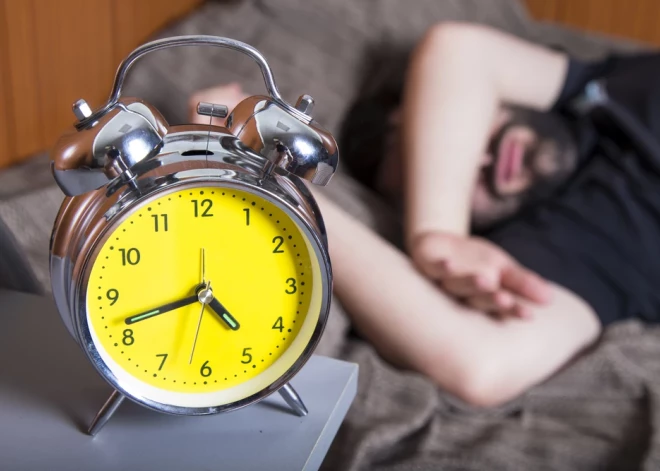 Ko labu iegūstam, pagriežot pulksteņus uz vasaras laiku