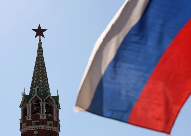 Aiz propagandas priekškara: Kremlis, protams, apsūdz Ukrainu pamiera pārkāpšanā