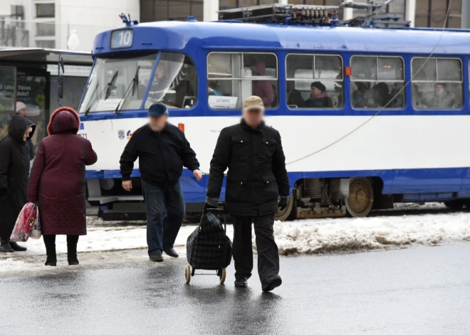"Vēlos pabrīdināt visus tādus "pāķīšus" kā es..." Sievietei Rīgas sabiedriskajā transportā biļete izmaksā 40 eiro