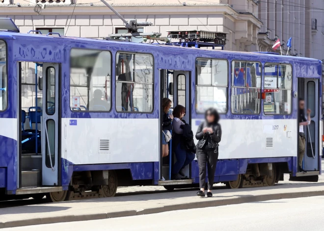 "Darbinieki pārbaudīja katru kvadrātkodu!" "Rīgas satiksme" operatīvi reaģējusi uz ziņu par krāpniecisko lapu