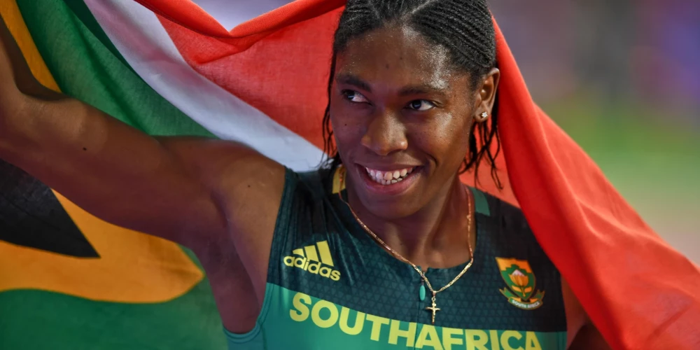 Gadiem ilgi vieglatlētikā tiek runāts par Kasteras Semenjas piederību sieviešu sportam.