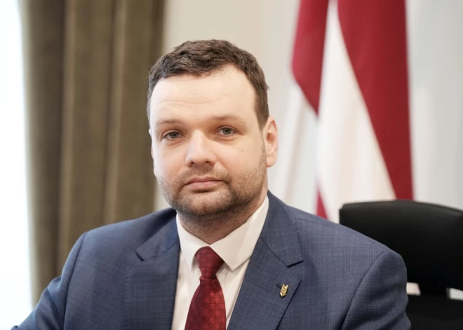 Labklājības ministrs Reinis Uzulnieks atklāj, ka mazsvarīgu jautājumu nav: "Primārais ir bērnu kopšanas pabalsts"