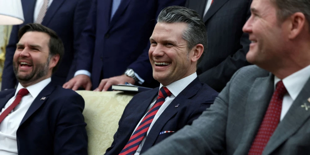 ASV viceprezidents Džeimss Venss, aizsardzības ministrs Pīts Hegsets un nacionālās drošības padomnieks Maiks Volcs (foto: Scanpix / Reuters)