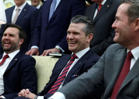 ASV viceprezidents Džeimss Venss, aizsardzības ministrs Pīts Hegsets un nacionālās drošības padomnieks Maiks Volcs (foto: Scanpix / Reuters)