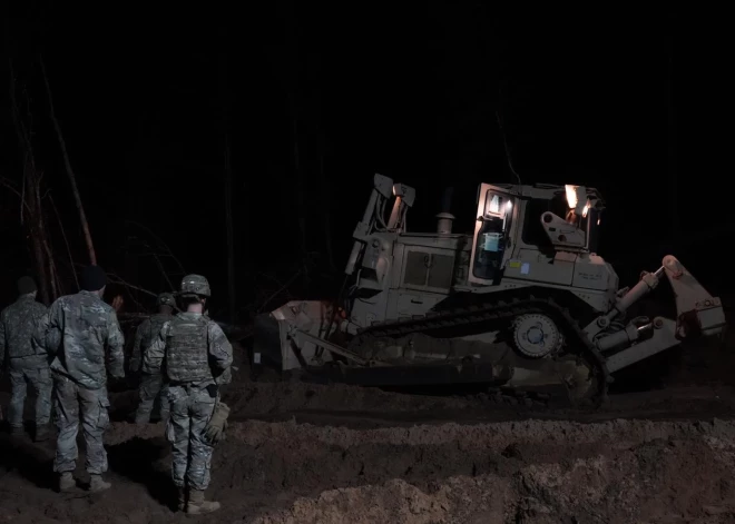 Lietuvas amatpersonas: noteikta kāpurķēžu transportlīdzekļa nogrimšanas vieta purvā, pazudušo ASV karavīru līķi vēl nav atrasti