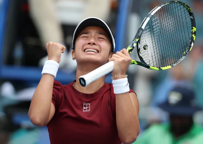 Aļonas Ostapenko pāridarītāja Eala pārsteidz arī otro raketi Švjonteku un spēlēs Maiami "WTA 1000" turnīra pusfinālā