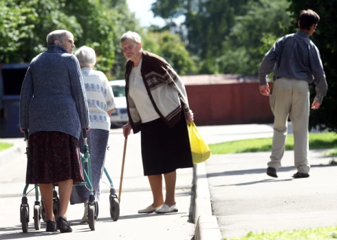 Valsts sociālās aprūpes centros ir gandrīz 3500 vietas, bet pašvaldību un privātajos pansionātos – ap 9000.