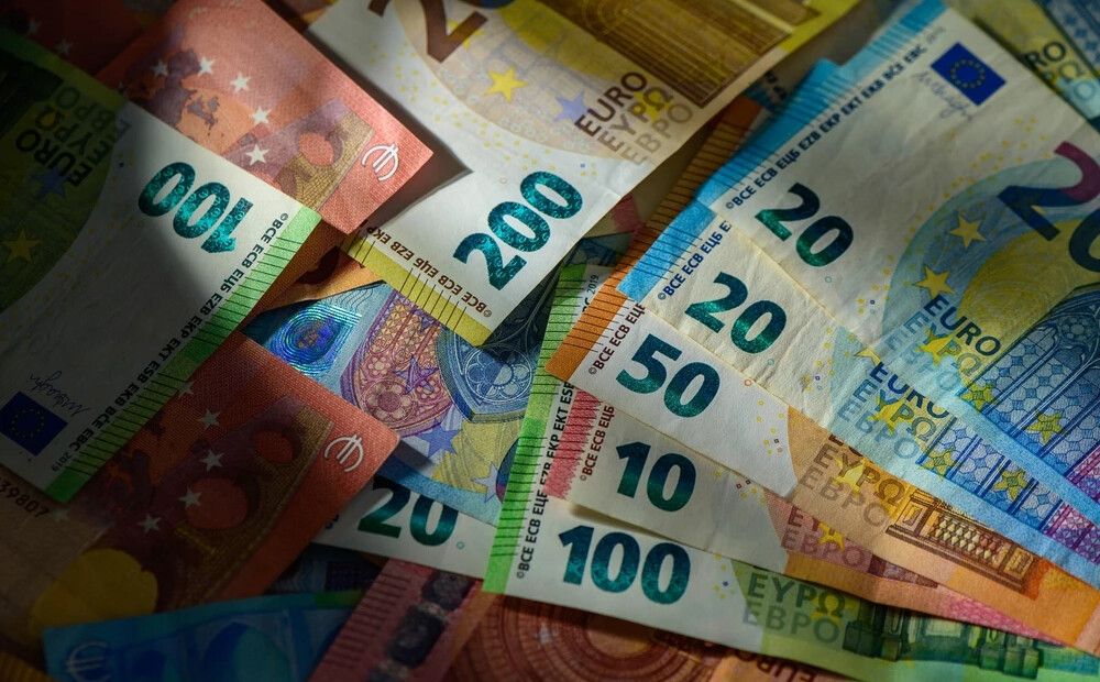 Valsts pārvaldē "zelta lietus": prēmijās izdalīti 25 miljoni