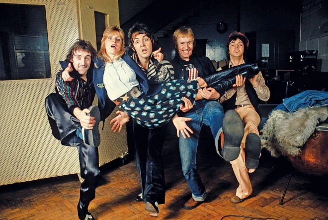 1971. gada 3. augusts – Pols Makartnijs paziņo par savas jaunās grupas Wings izveidi.