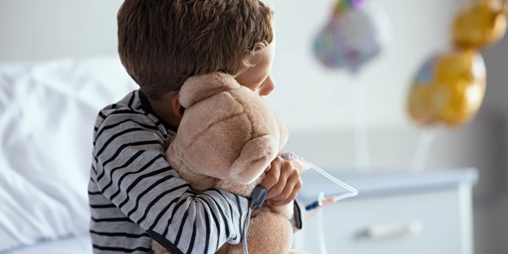 Ar bīstamās zarnu nūjiņas izraisīto infekciju saslimis vēl viens bērns, un līdz šim epidemioloģiskās izmeklēšanas laikā noteiktas 212 kontaktpersonas, liecina Slimību profilakses un kontroles centra dati.