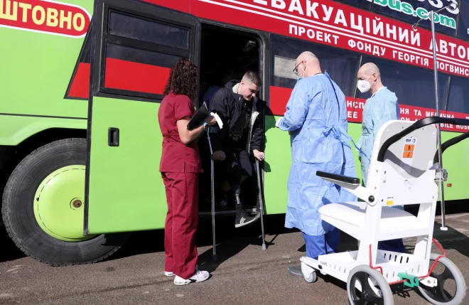 В четверг в Рижскую Восточную клиническую университетскую больницу поступили еще 27 тяжелораненых военнослужащих из Украины.
