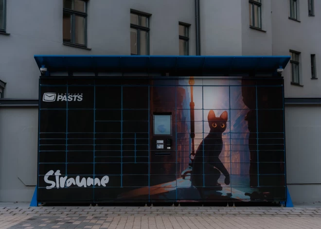 "Поток" плывет по Риге: Latvijas Pasts посвятил арт-пакомат обладателю "Оскара"