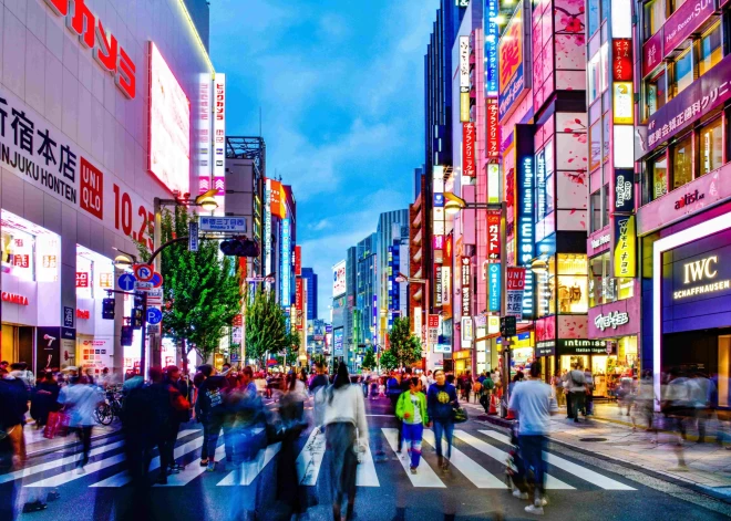 Pionieris smēķēšanas iznīdēšanā: kā Japāna veiksmīgi pievērš cigarešu smēķētājus mazāk kaitīgām alternatīvām