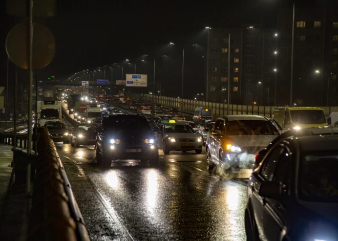 Jau nākamnedēļ uz Rīgas Dienvidu tilta estakādēm atkal varēs traukties ar ātrumu 70 km/h