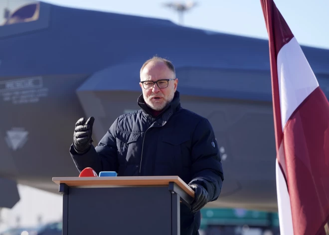 Министр обороны: "Мы закупаем сенсоры, мины, а также системы, позволяющие размещать и прикрывать эти мины"