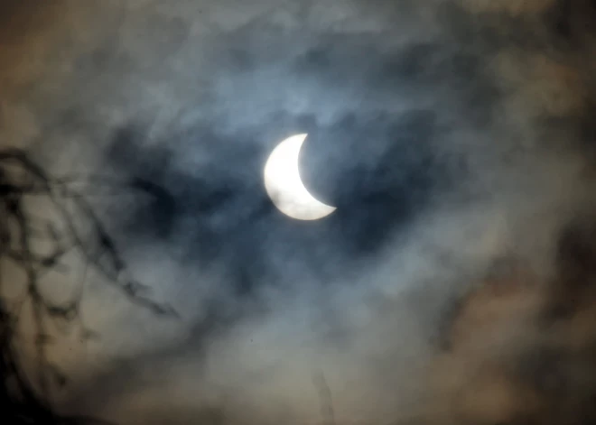 Šodien visā Latvijā būs daļējs Saules aptumsums