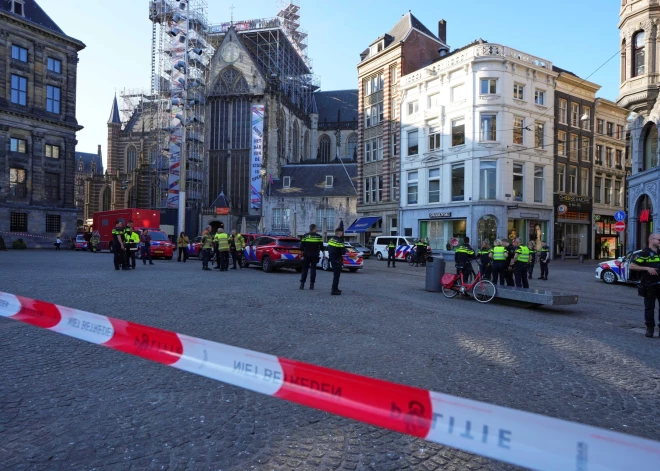 Policija atklāj, ka vīrietis, kurš Amsterdamas centrā sadūra piecus cilvēkus, ir Ukrainas pilsonis