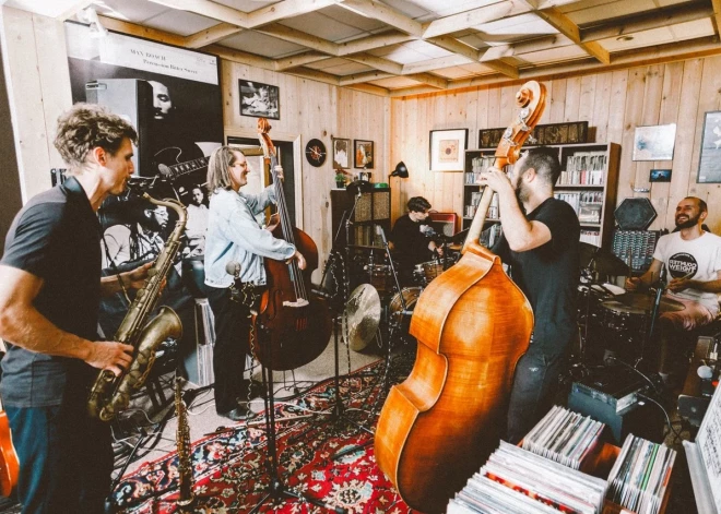 Klajā nāk saksofonista Kārļa Auziņa dubultā trio plate "Equilibrium suite"