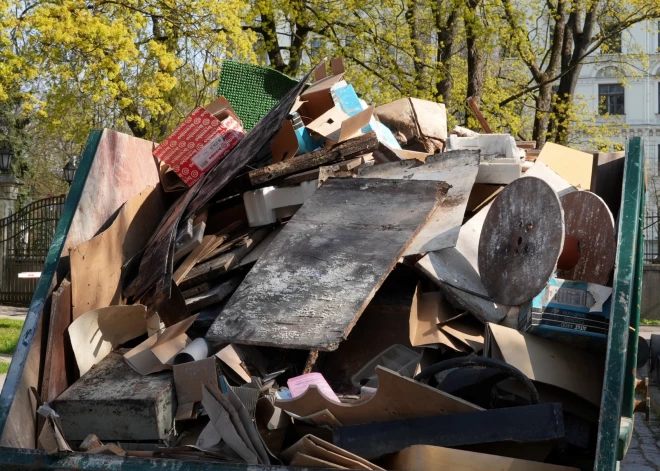 Почему нужно платить за вывоз мусора, если живешь в квартире только полгода? Отвечает CleanR