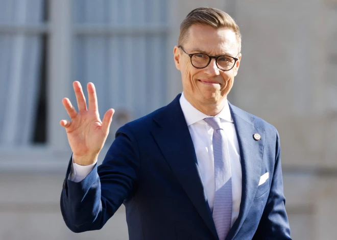 “Lielisks spēlētājs!” harizmātiskais Somijas prezidents Stubs ierodas Floridā un iegūst Trampa labvēlību, kopīgi uzvarot golfa turnīru