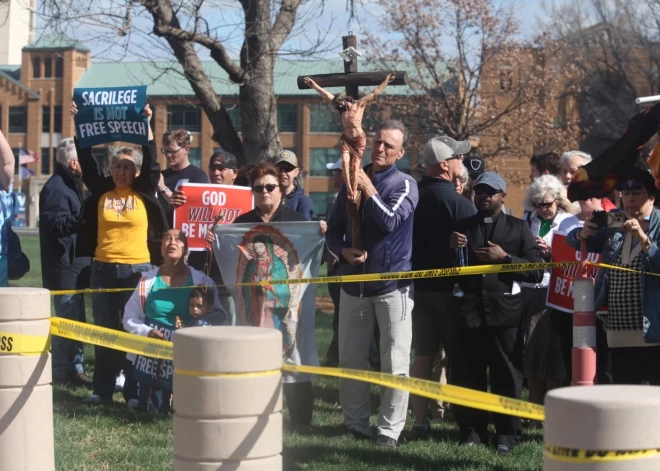 ASV apcietina sātanistus, kuri centās noturēt “melno dievkalpojumu” Kanzasas kapitolijā