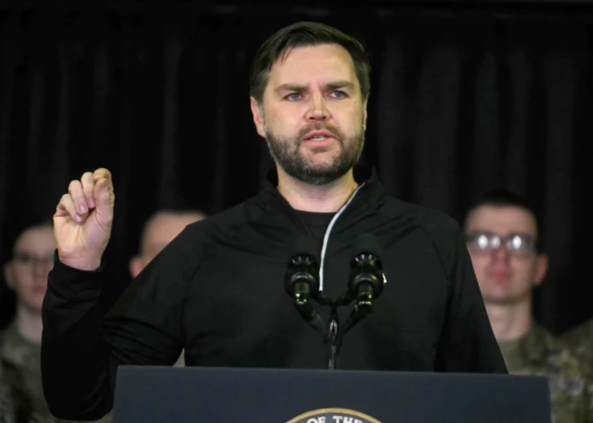 ASV viceprezidents Venss pēc skarbiem izteikumiem par Zelenska stilu pats sācis to kopēt