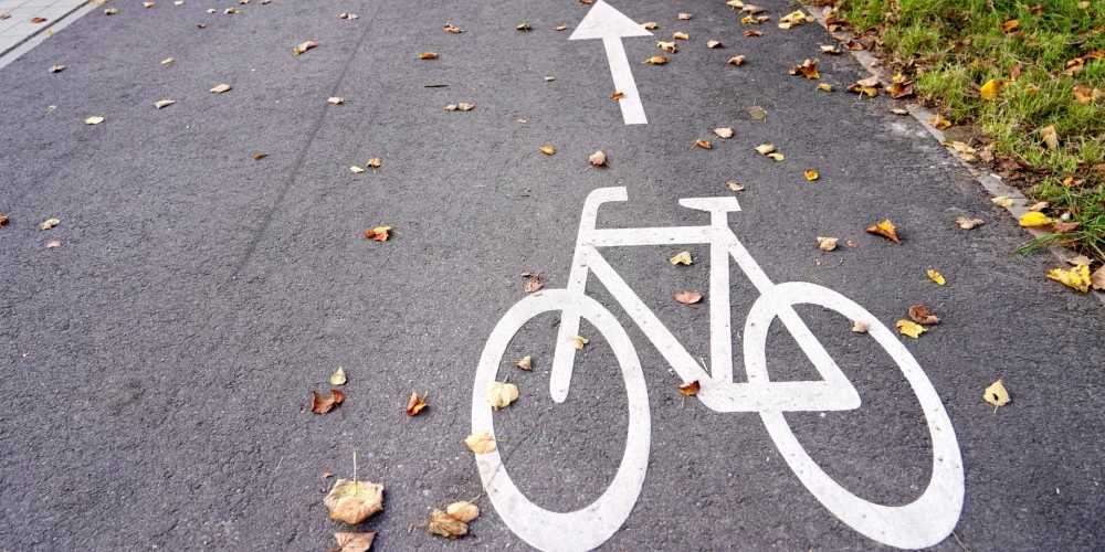  Vilhelma Purvīša ielā sākta veloceļa izbūve un seguma atjaunošana.