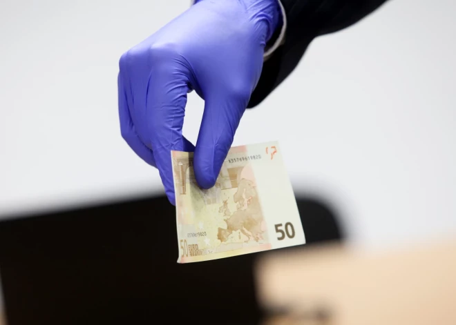 Latvijā pagājušajā gadā konstatētas 1304 viltotas naudaszīmes