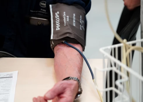 Latvijā katru gadu slimnīcās vidēji nonāk 7000 pacientu ar insultu, un šajā ziņā Latvija ir līdere Eiropā, jo saslimstība ar insultu uz 1000 iedzīvotājiem mūsu valstī ir visaugstākā.