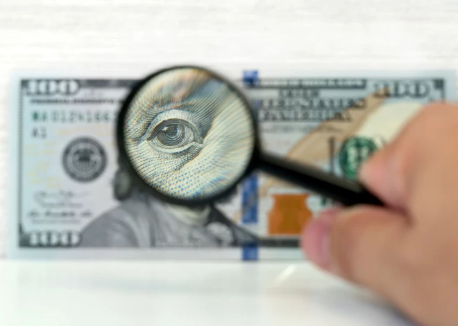 Во время экспертизы криминалисты испортили 12 000 долларов - заплатят за это латвийские налогоплательщики