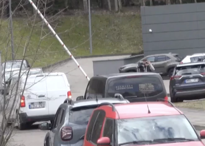 Pie Lietuvas Tiesu medicīnas dienesta piebrauc katafalki, liekot noprast pazudušo ASV karavīru likteni