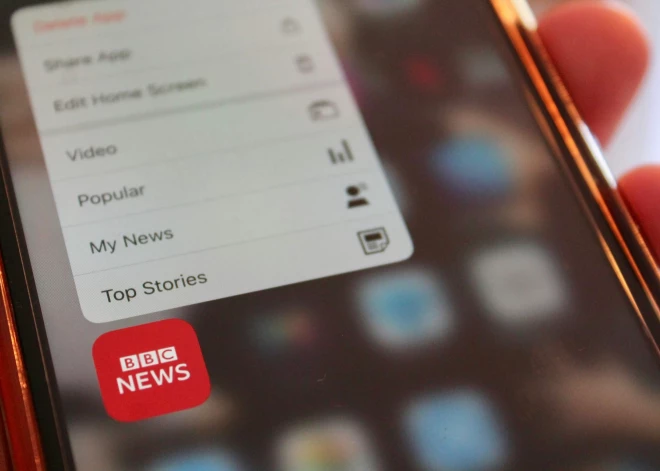 Medija BBC ienākumi sarukuši par 1,2 miljardiem eiro