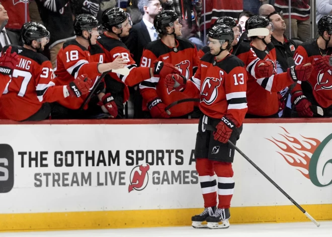 Ņūdžersijas "Devils" un Kalgari "Flames" tiek pie svarīgām uzvarām pēcspēles metienos