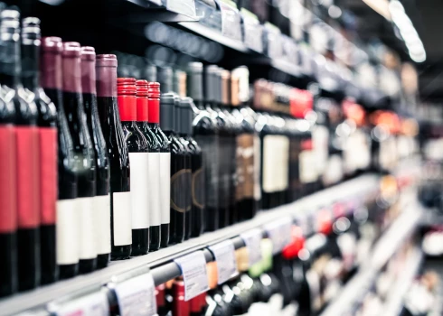 Eiropieši arvien vairāk rūpējas par veselību un nedzer tik daudz vīna kā iepriekšējās paaudzes.