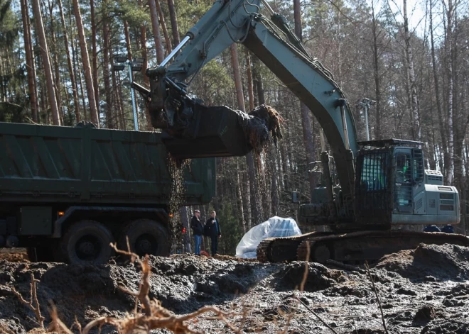 Baltkrievija ziņo par aizturētu amerikāni, kurš nelegāli ieradies no Lietuvas; to nekavējoties saista ar Pabrades poligonā pazudušo ASV karavīru