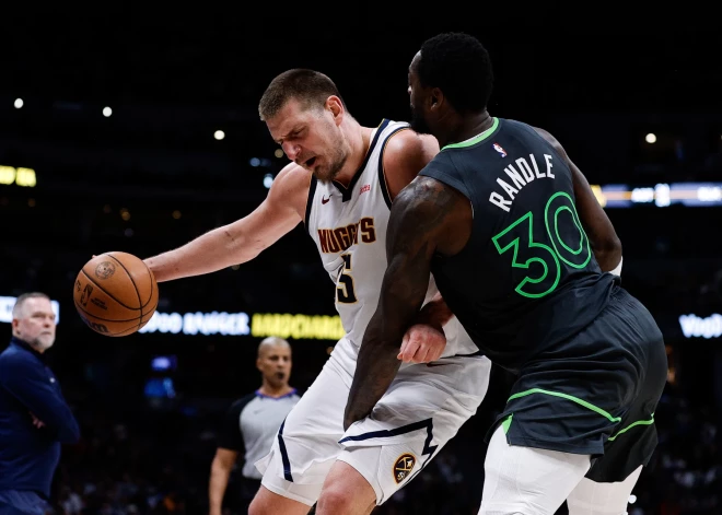 Ar Jokiča karjeras rekordspēli uzvarai šoreiz nepietiek; Karijs iemet 12 tālmetienus