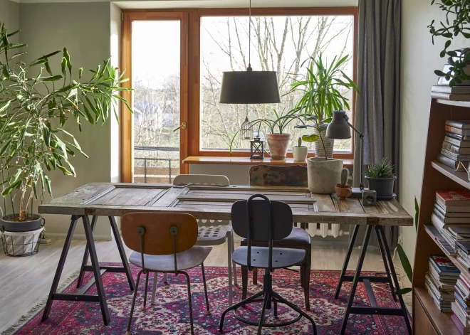 FOTO: citur neredzēta ideja - galds no durvīm