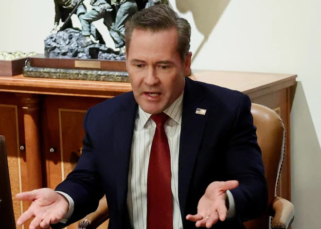 Baltā nama padomnieks Maiks Volcs izmantojis privāto e-pastu, lai apspriestu sensitīvu informāciju