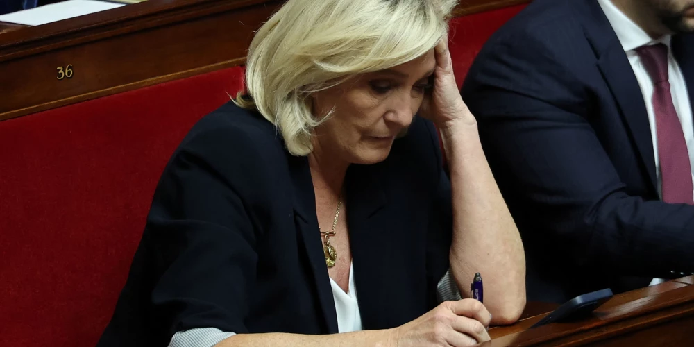 Parīzes tiesa ir atzinusi Francijas labējās partijas "Nacionālā apvienība" līderi ​Marinu Lepēni un astoņus citus bijušos Eiropas Parlamenta deputātus par vainīgiem Eiropas Savienības līdzekļu piesavināšanā.