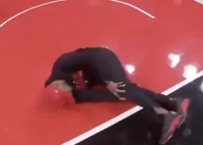 VIDEO: basketbola līdzjutējam konkurss spēles starplaikā beidzas ar smagu savainojumu