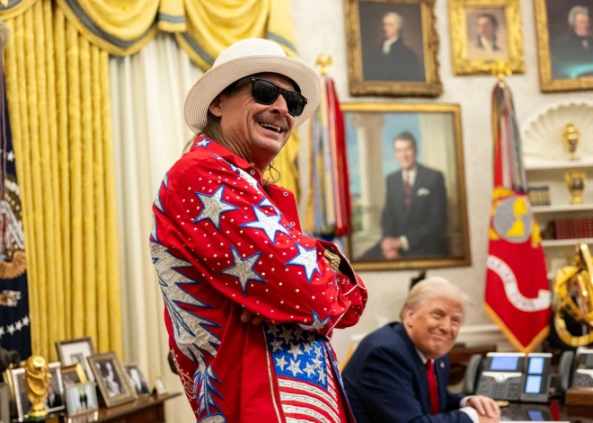 FOTO: Zelenskis saņem kritiku par uzvalka nevalkāšanu, bet Kid Rock Baltajā namā ierodas kā uz festivālu