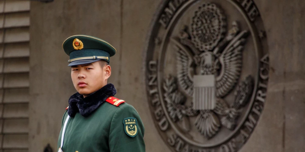 Citos pasaules reģionos amerikāņu diplomātiem nereti ir attiecības ar vietējiem iedzīvotājiem, un dažkārt viņi pat ar tiem apprecas, norāda AP. (Foto: Reuters/Scanpix)