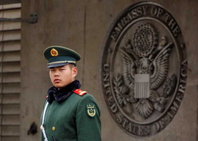 Nekāda seksa vai romantikas: ASV valdība aizliedz saviem darbiniekiem tuvību ar Ķīnas pilsoņiem