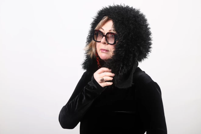 Cepures, kas izceļas uz vispārējā fona, ir Indras Vilipsones vizītkarte.