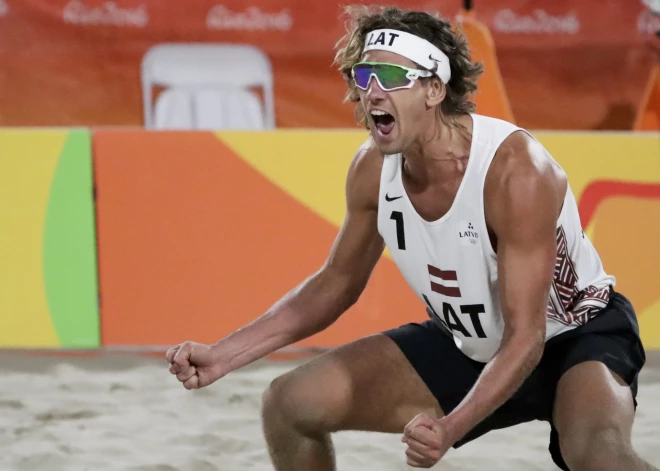 Izglītības un zinātnes ministrija atļauj Samoilovam turpināt reklamēt savus atbalstītājus