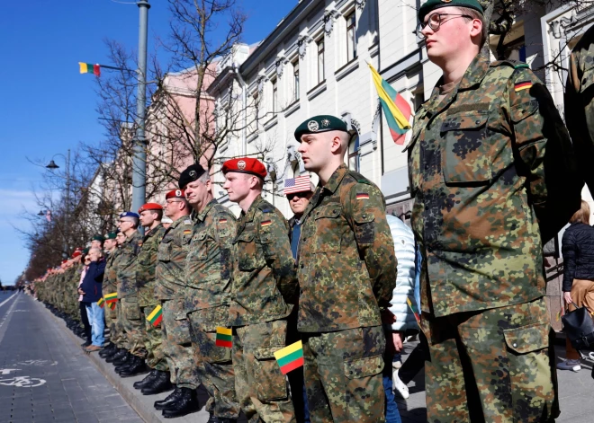 Simtiem cilvēku Viļņā atvadās no četriem bojāgājušajiem ASV karavīriem