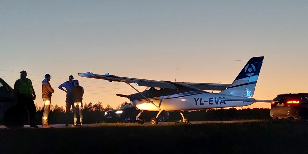 Uz Tallinas šosejas pie Ādažiem avārijas nosēšanos veikusi divvietīga lidmašīna "Tecnam P2008 JC".